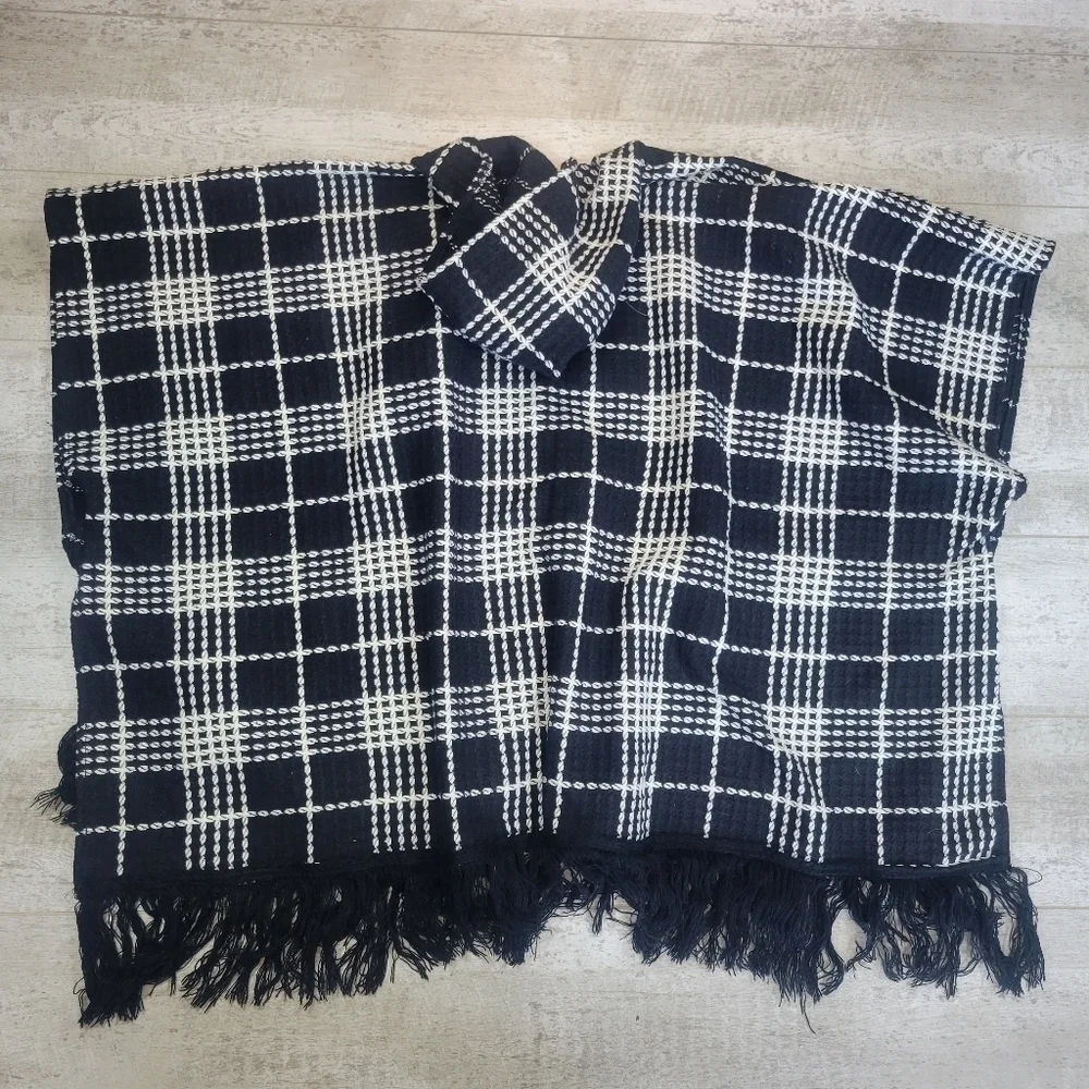 HYFVE Hooded Poncho Black & White with Fringe